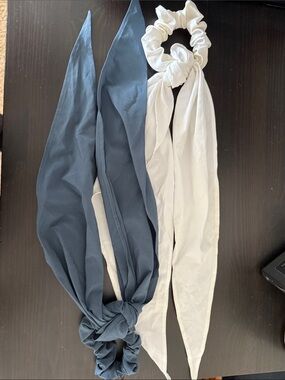 lululemon athletica Blue and White Scarf Scrunchie Set